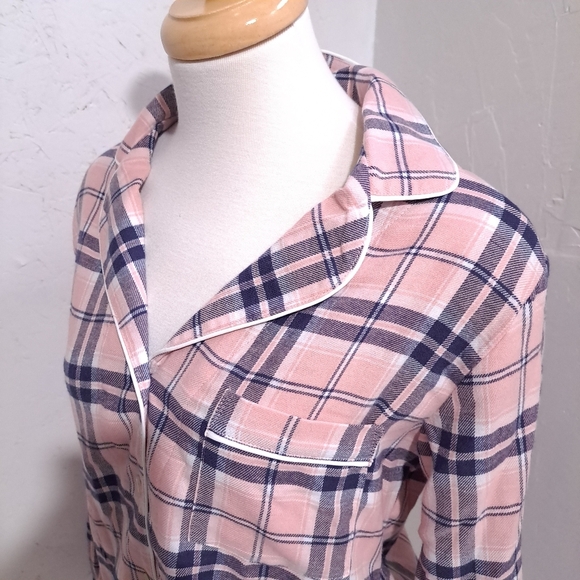 Ugg | Pink flannel women's button up pajama top - Picture 3 of 11